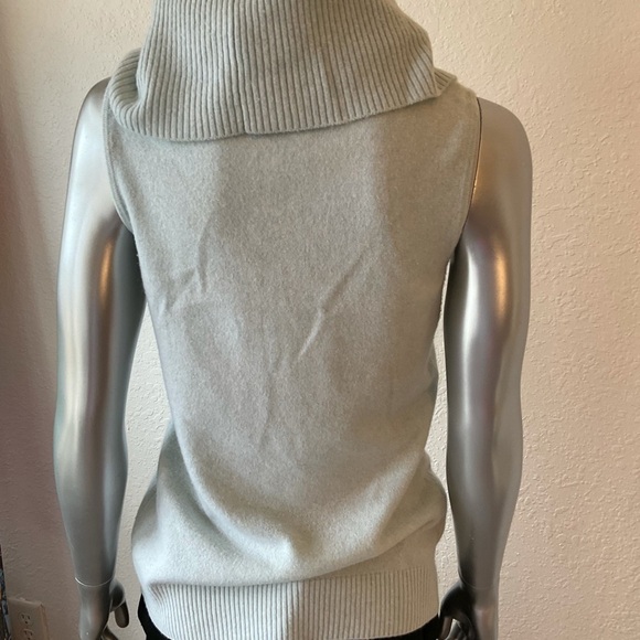 ST JOHN COUTURE Dry Cleaned 100% CASHMERE Sleeveless, SZ S Cowl. Baby Blue. - Picture 4 of 8